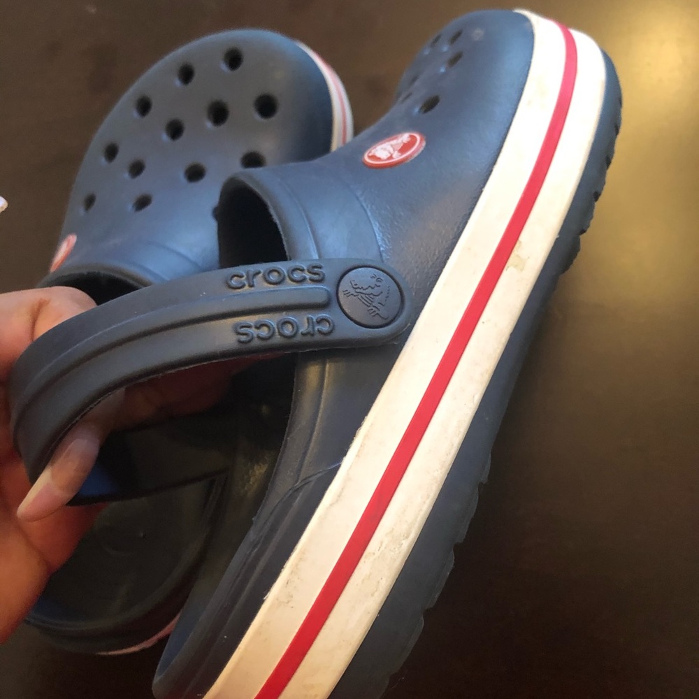 2 pairs of kids crocs! - Picture 5 of 5